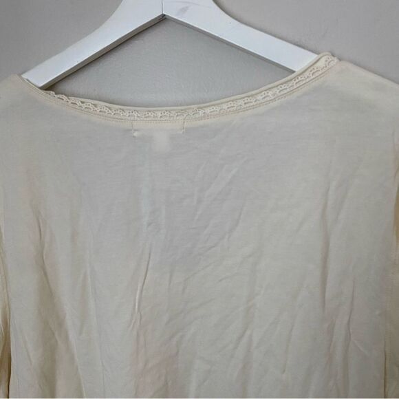 BP T-Shirt Top Off-White Cream Lace Trim Basics Casual V-Neck Neutral Trendy - Picture 4 of 7